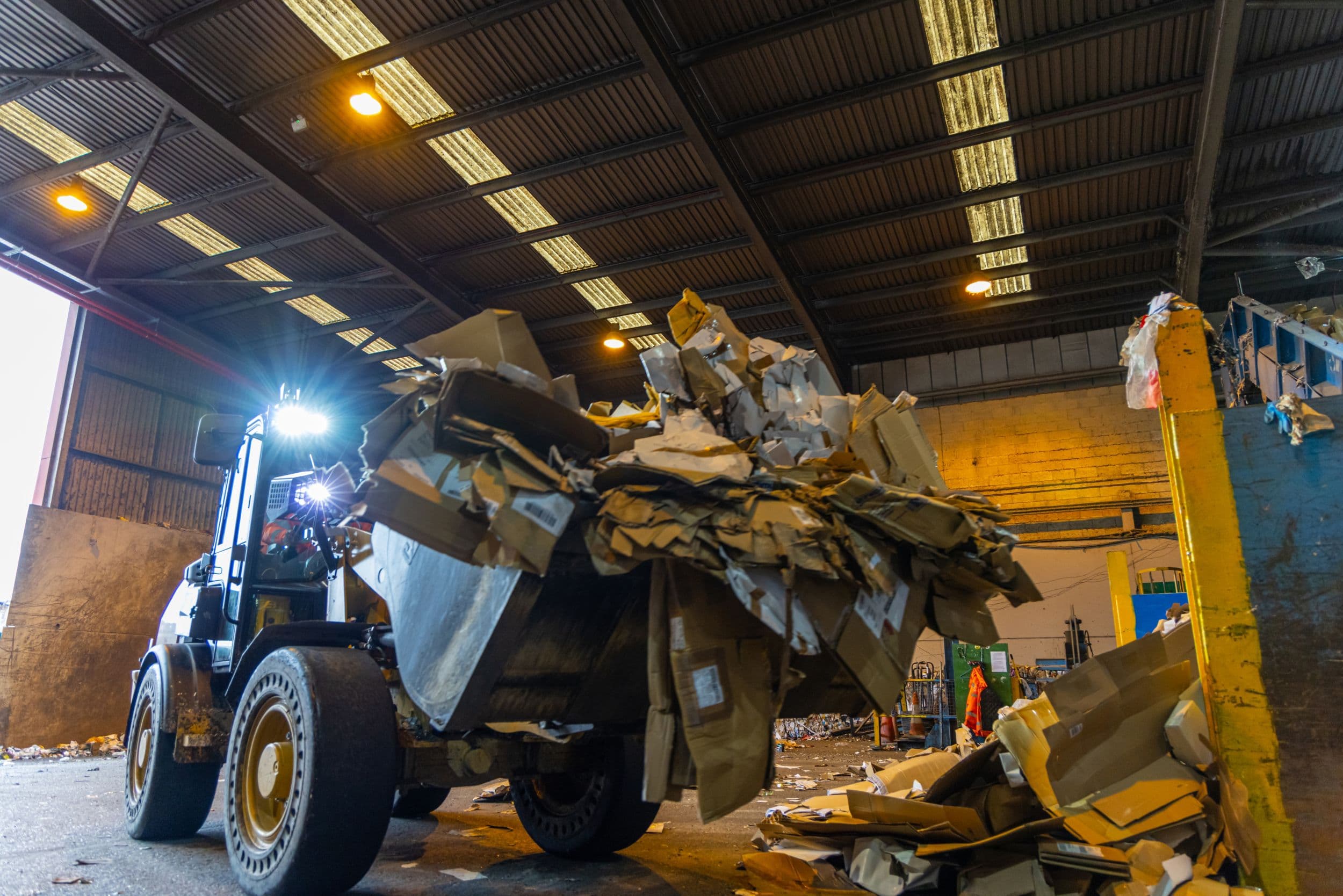 Cat® 906 in waste application